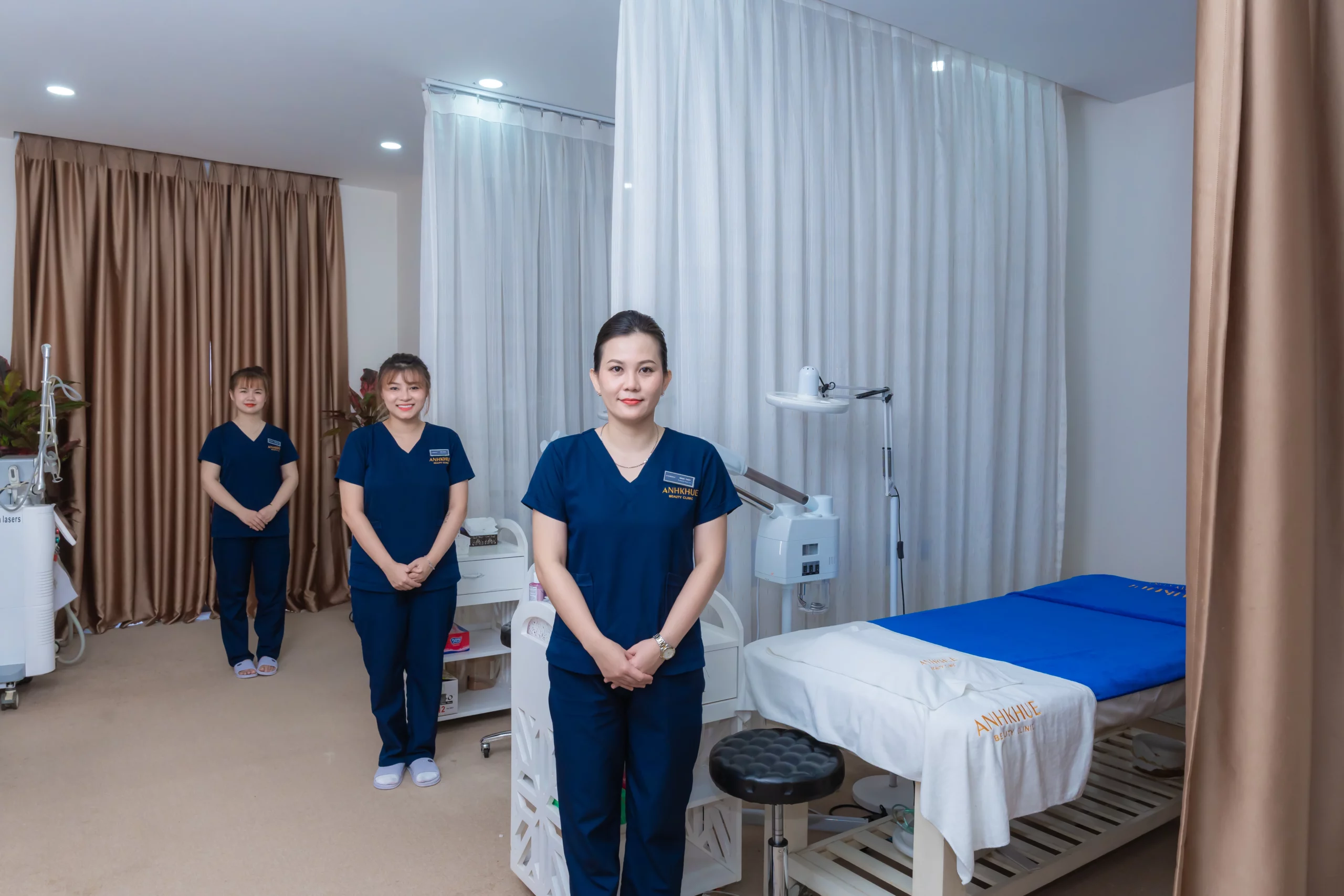 Anh Khuê Beauty Clinic luôn trang bị thiết bị, công nghệ làm đẹp hiện đại sẵn sàng phục vụ Quý khách