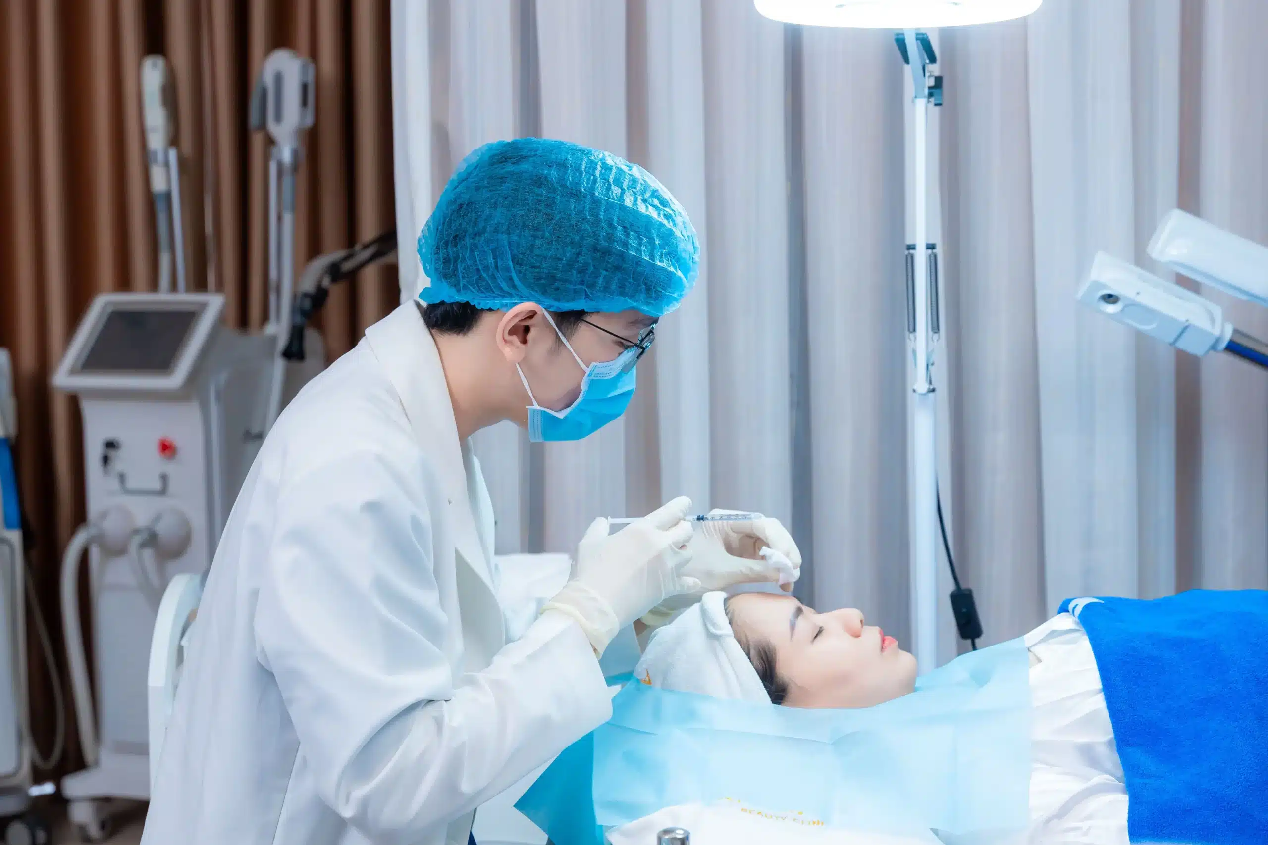 Tiêm PRP trẻ hóa da là thủ thuật xâm lấn tối thiểu, thực hiện nhanh chóng, hạn chế đau và không cần nghỉ dưỡng lâu