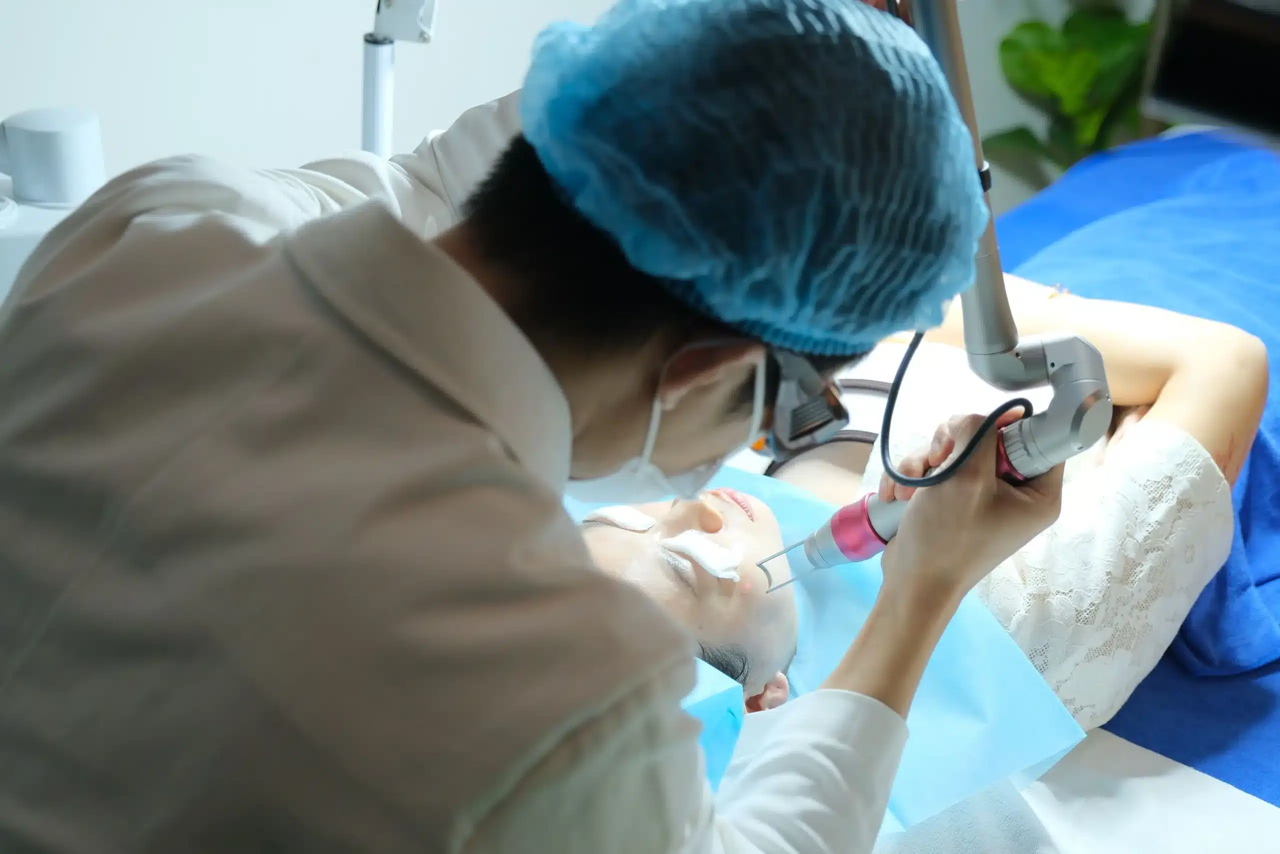 Laser White Pro làm sáng và đều màu da, tăng độ đàn hồi và tái tạo bề mặt da