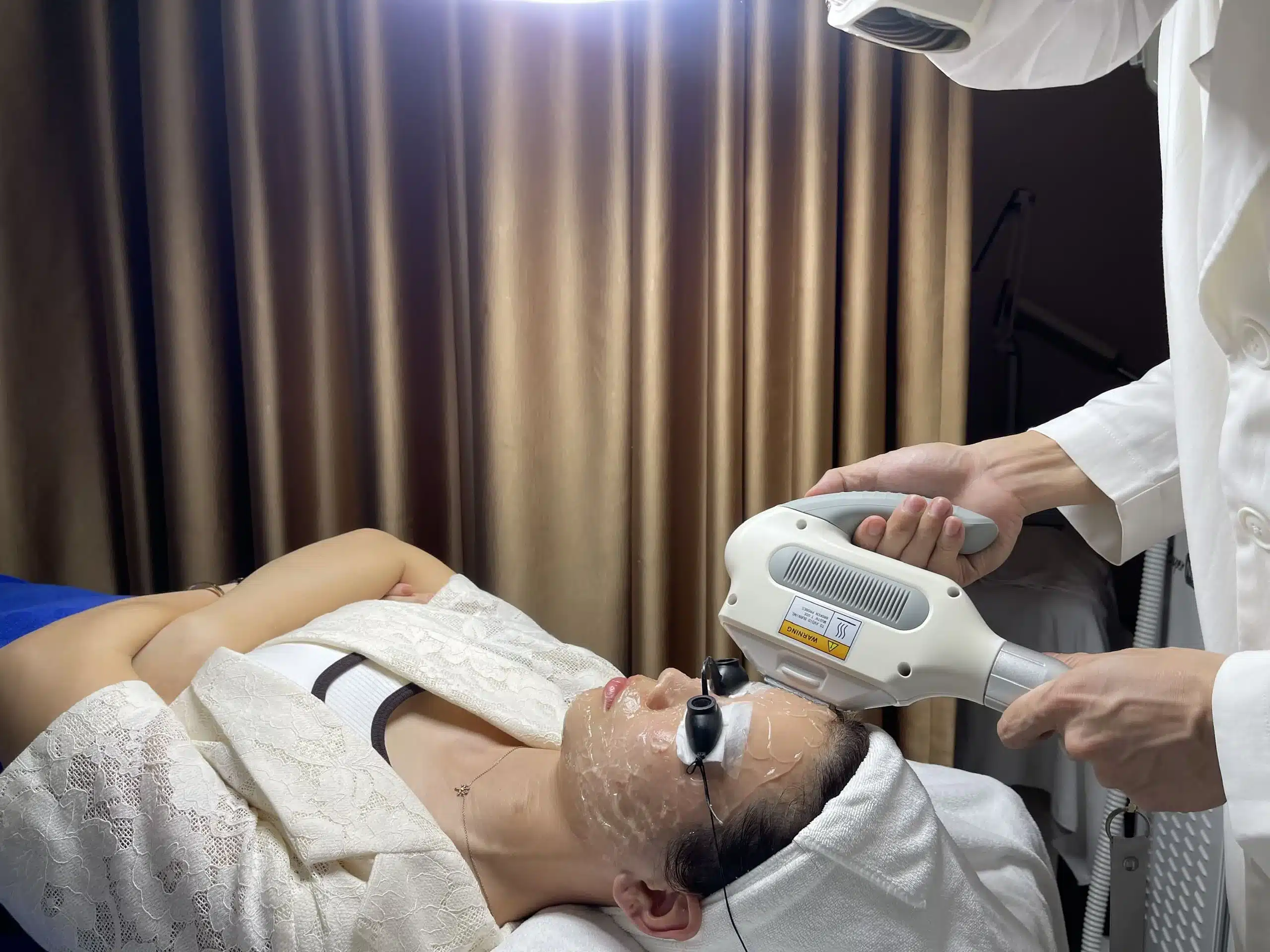 IPL giúp xóa bỏ các vết thâm nám, tàn nhang, đốm nâu trên da mang đến cho bạn một làn da mịn màng tươi trẻ