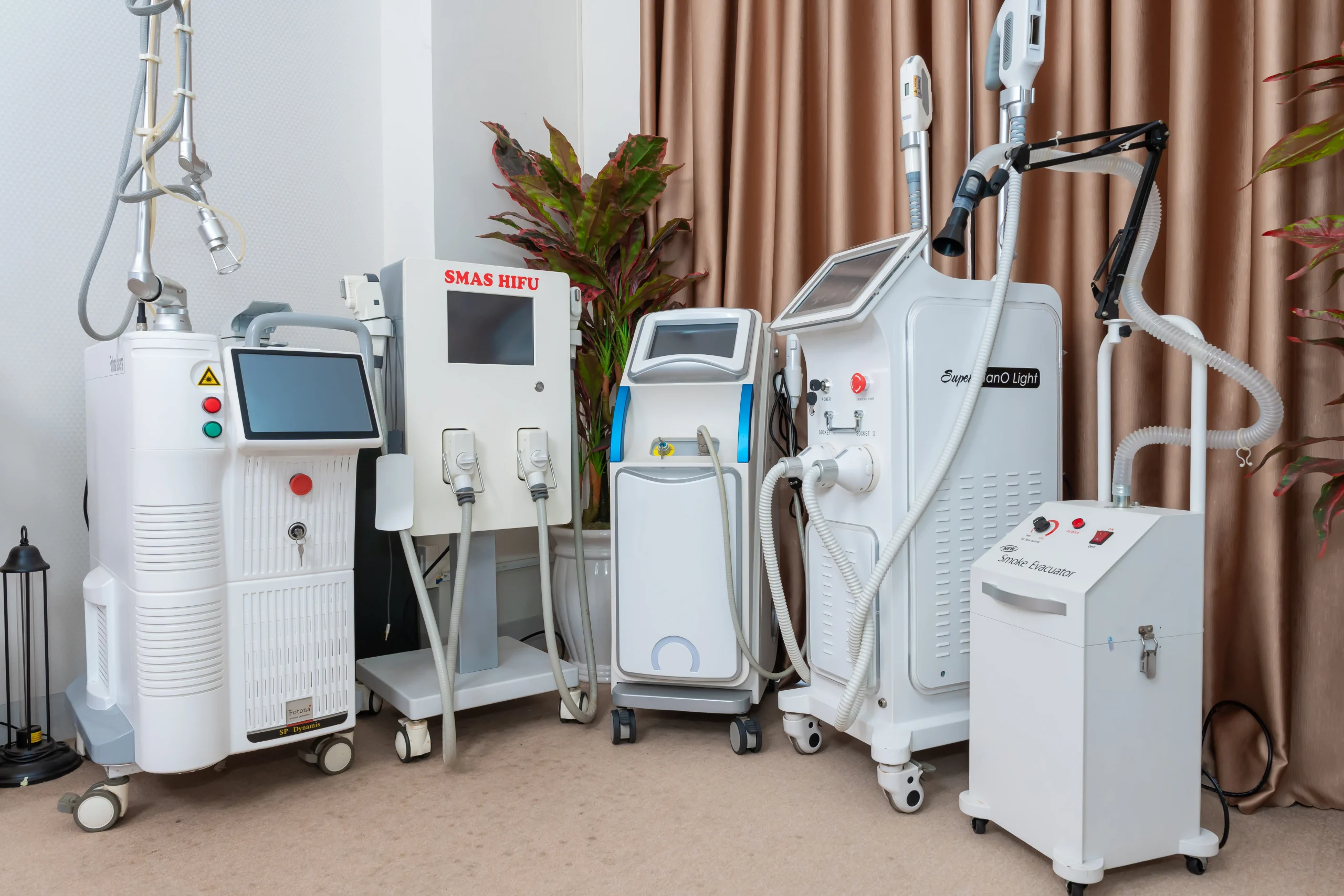 Anh Khuê Beauty Clinic sử dụng các dòng máy nâng cơ SMAS Hifu chính hãng, đảm bảo tiêu chuẩn quốc tế, mang lại sự yên tâm cho các khách hàng