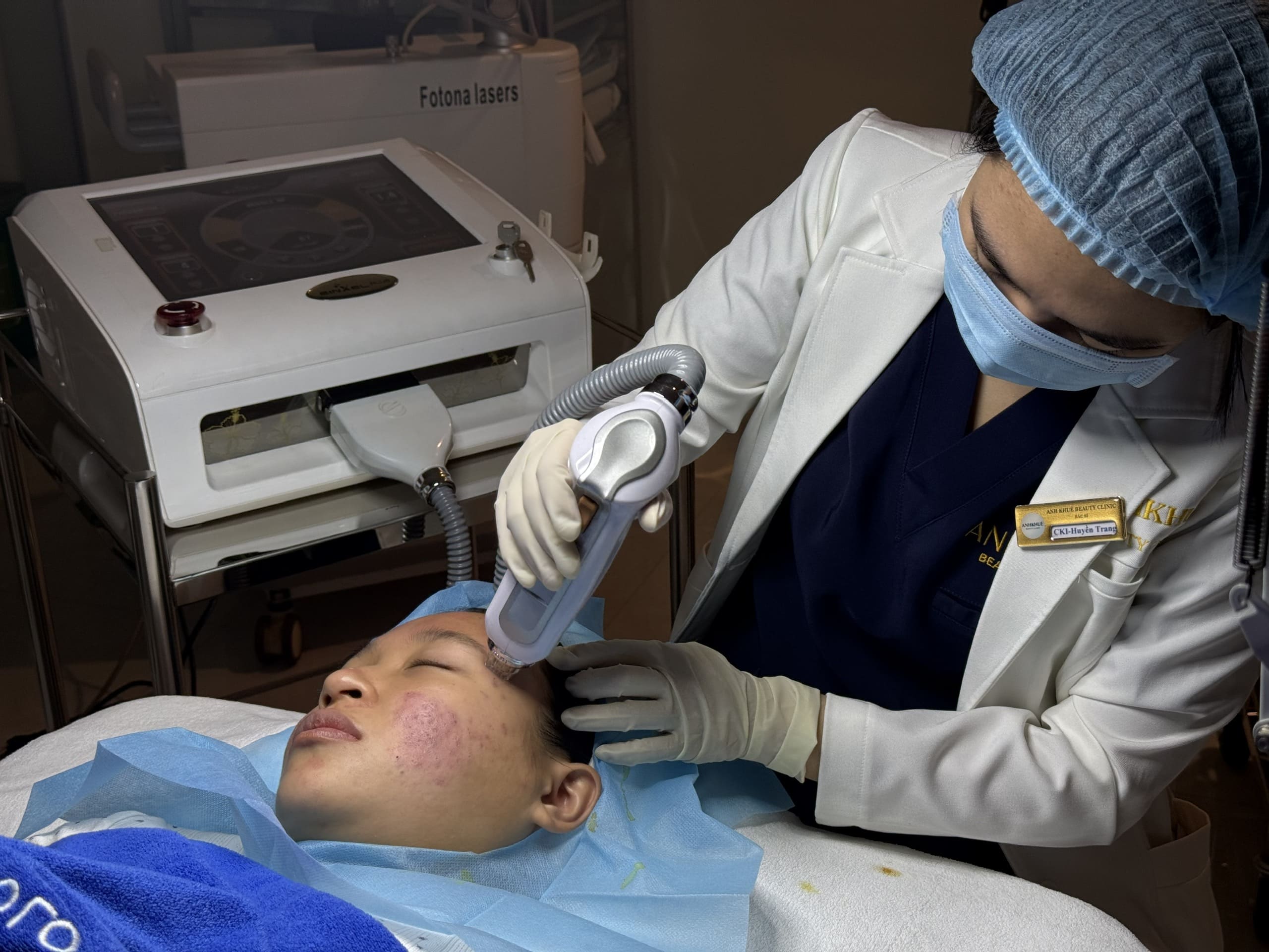 RF Needle được cân nhắc cho nền da sau mụn, lỗ chân lông rõ, kết cấu da kém mịn hoặc sẹo rỗ ở mức phù hợp