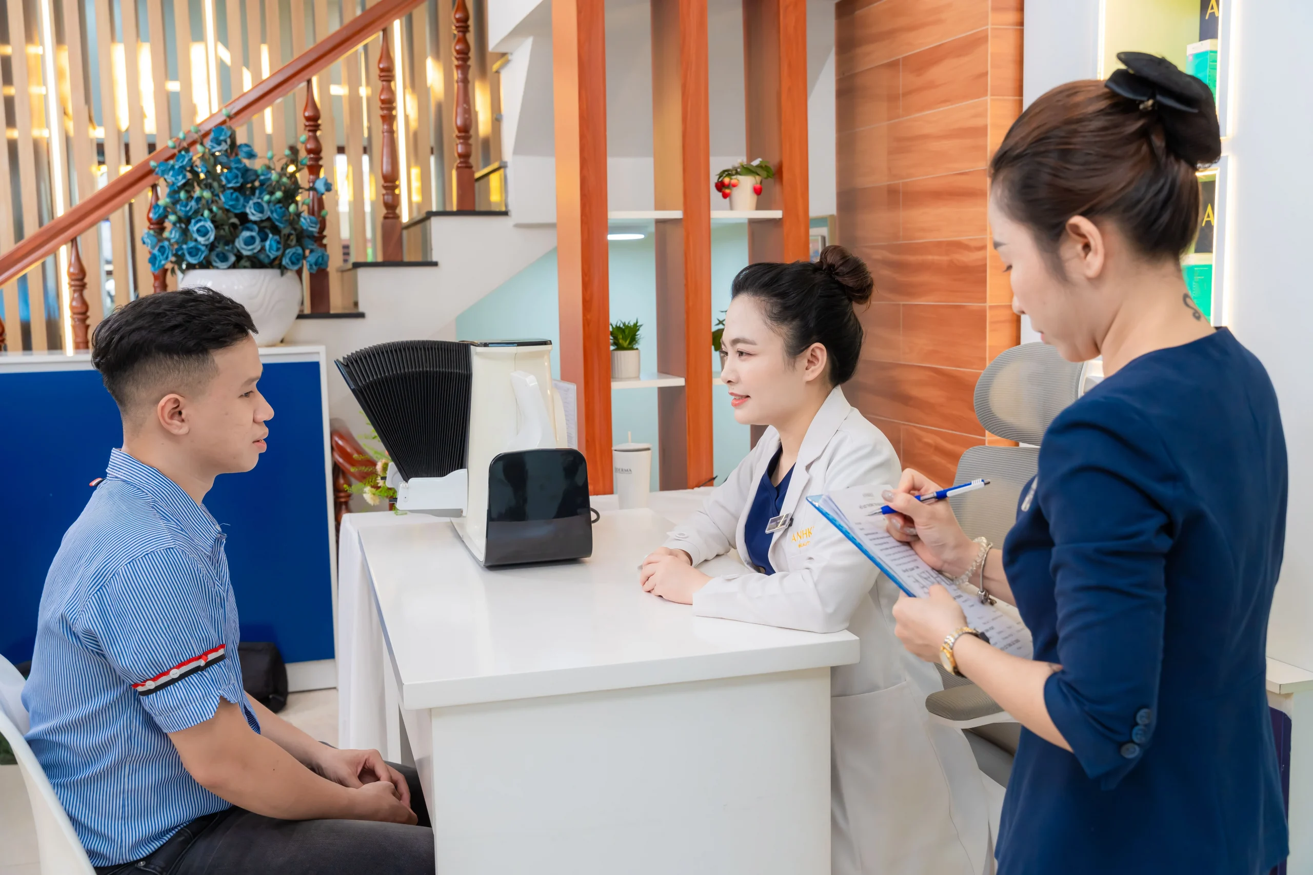 Phòng khám Da liễu Anh Khuê Beauty Clinic là một trong những địa chỉ làm đẹp uy tín với các dịch vụ như: trị mụn y khoa, trị nám da, trị sẹo rỗ, trẻ hóa da,...
